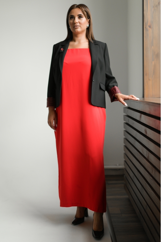 Платье в красном оттенке в размере XL